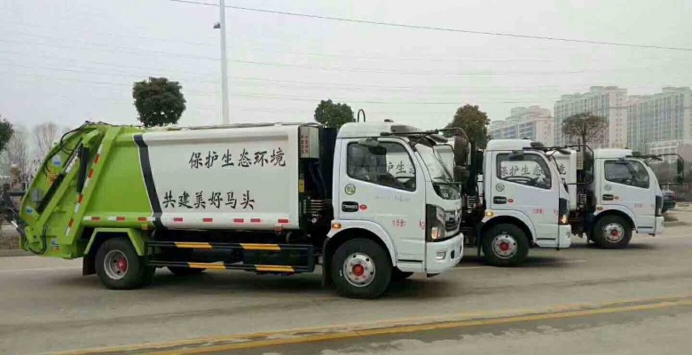 三台垃圾车发往四川