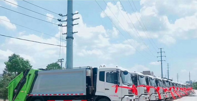 甘肃省兰州市政府采购环卫垃圾车发车
