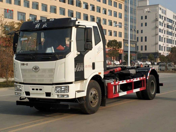 一汽解放J6L钩臂垃圾车