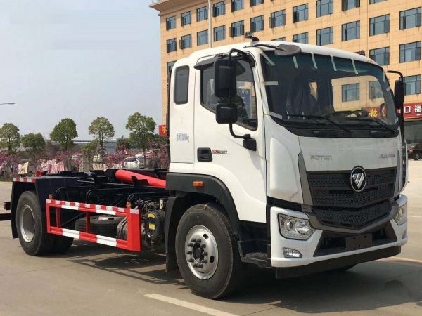 福田欧马可钩臂垃圾车