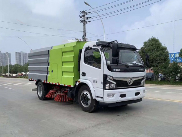东风大多利卡扫路车