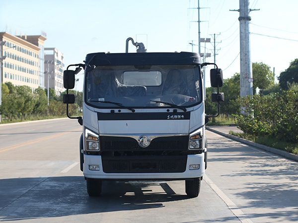 东风福瑞卡吸污车