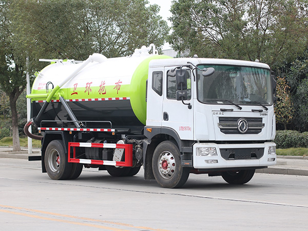 东风多利卡D9吸污车