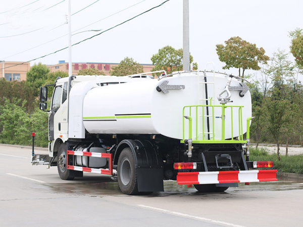解放J6L路面清洗车