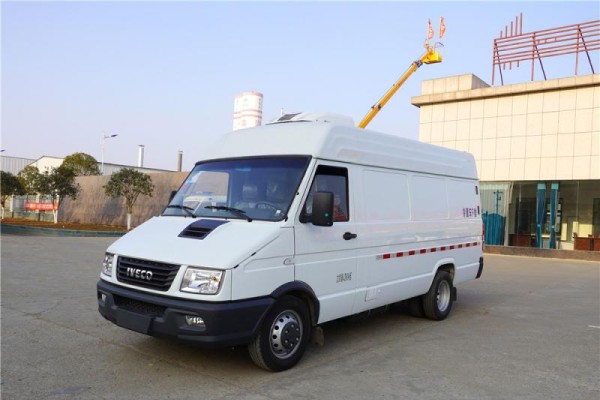 (国六)南京依维柯长轴(3.3米)蓝牌小冷藏车