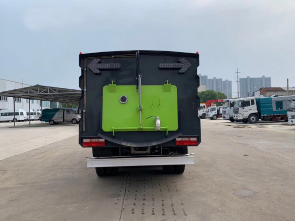 东风大多利卡洗扫车