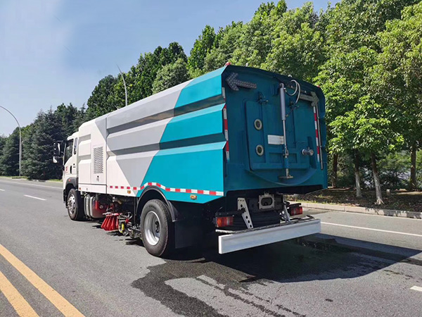 重汽豪沃洗扫车