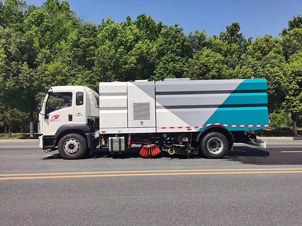 重汽豪沃洗扫车
