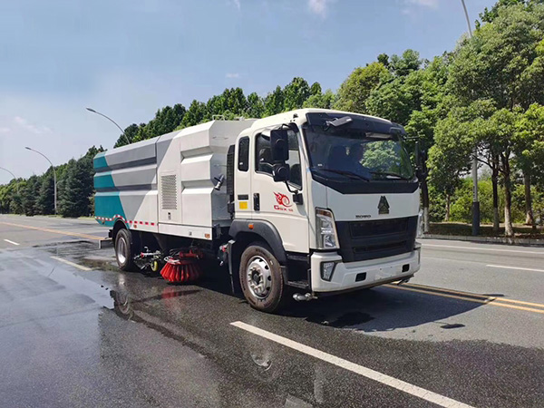 重汽豪沃洗扫车