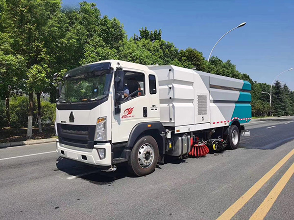 重汽豪沃洗扫车