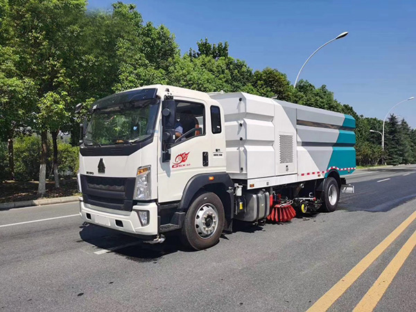重汽豪沃洗扫车