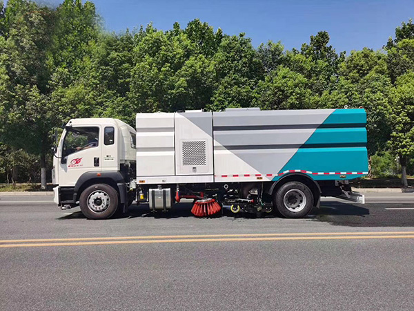 重汽豪沃洗扫车