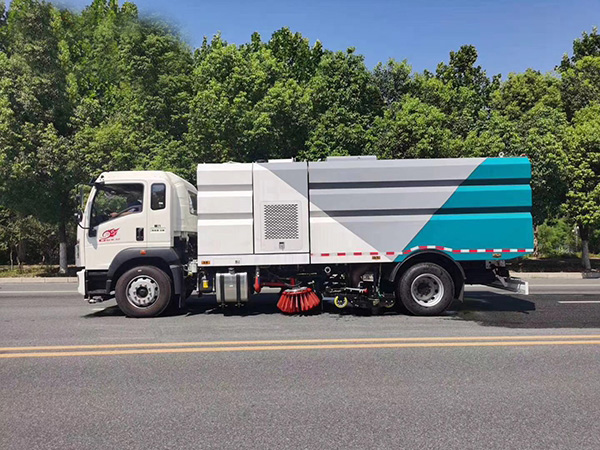 重汽豪沃洗扫车