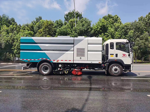 重汽豪沃洗扫车