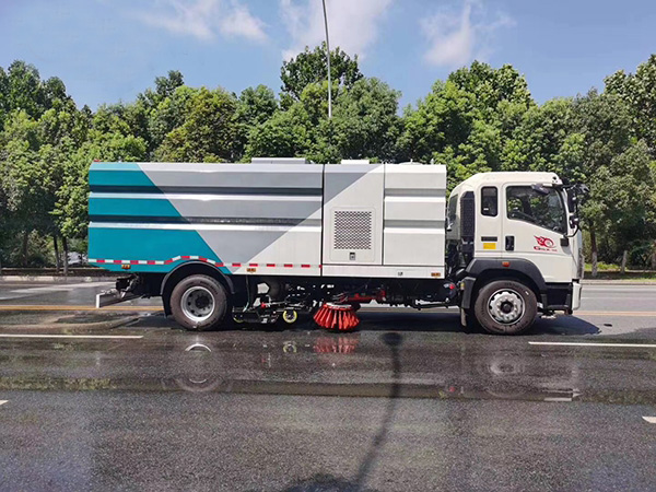 重汽豪沃洗扫车