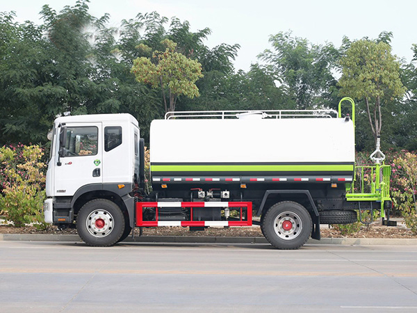 东风多利卡D9洒水车 东风多利卡D9洒水车
